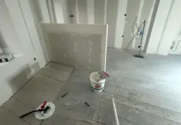 Placo et bandes à joints – intérieur de maison neuve