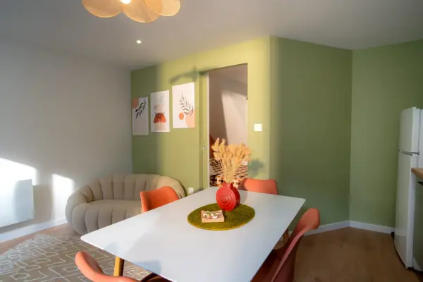 Vue latérale vers le renfoncement vert clair (coin nuit)