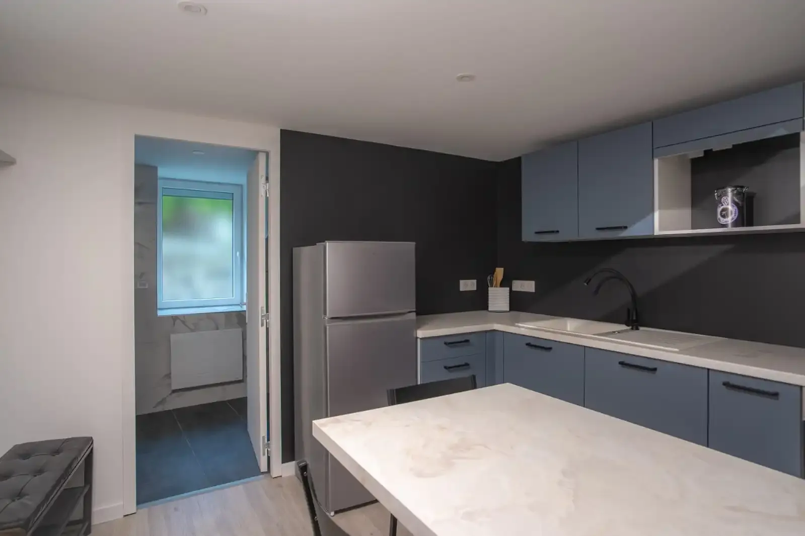 Photo d'un artisan au travail